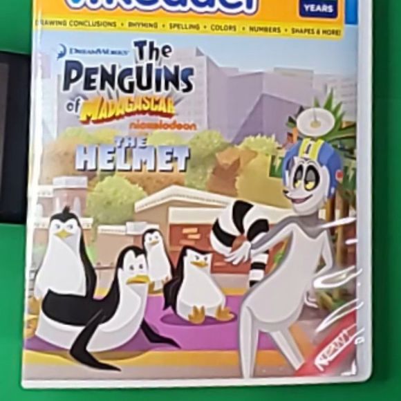 V-Tech V-Reader Penguins of Madagascar - Picture 2 of 4